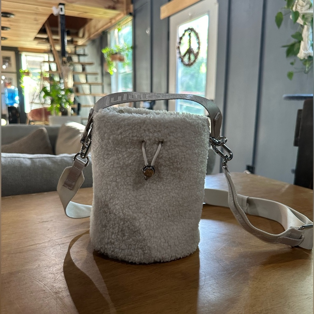 Lululemon Sherpa Bucket Bag - White Opal - Great like New Condition!